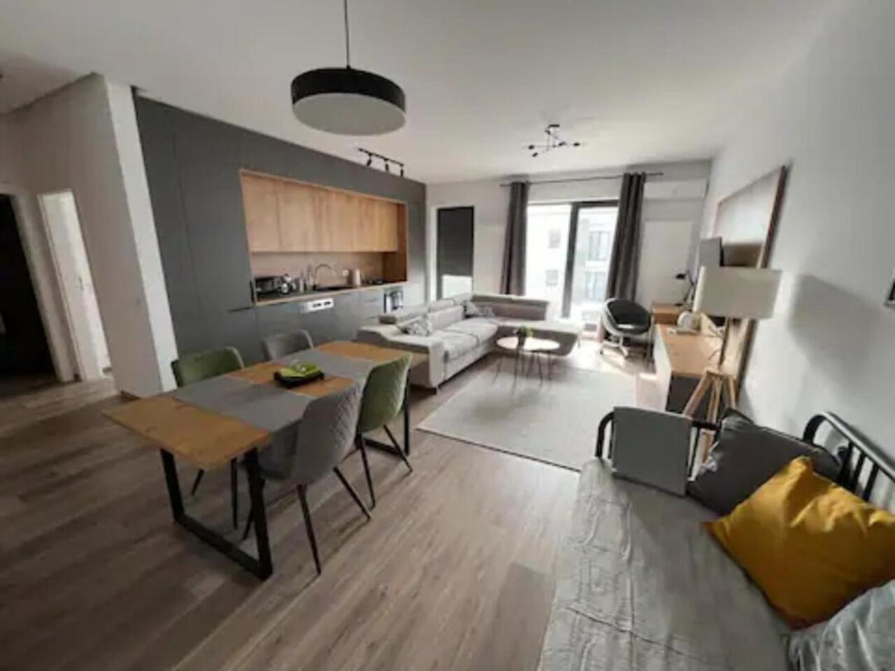 High-Rise Luxury Apartment With Free Parking Bucharest Exterior photo