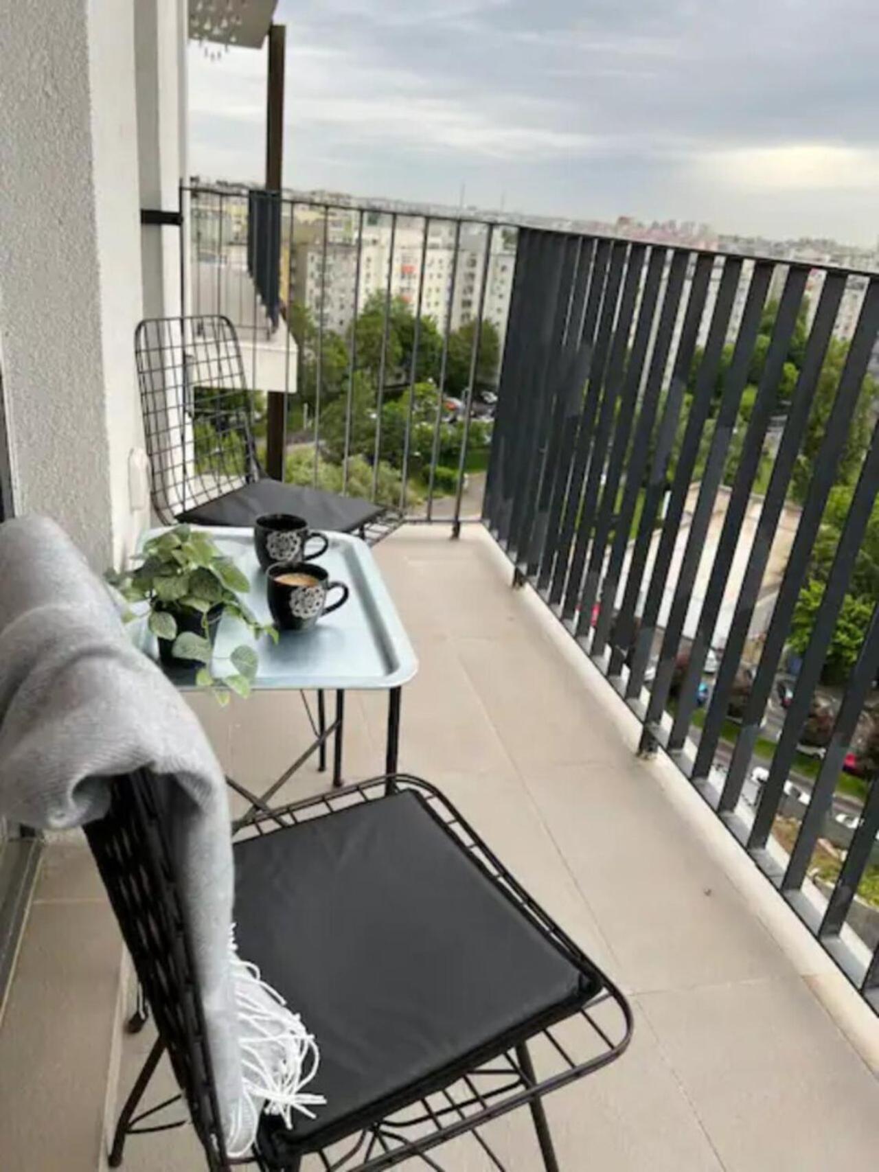 High-Rise Luxury Apartment With Free Parking Bucharest Exterior photo