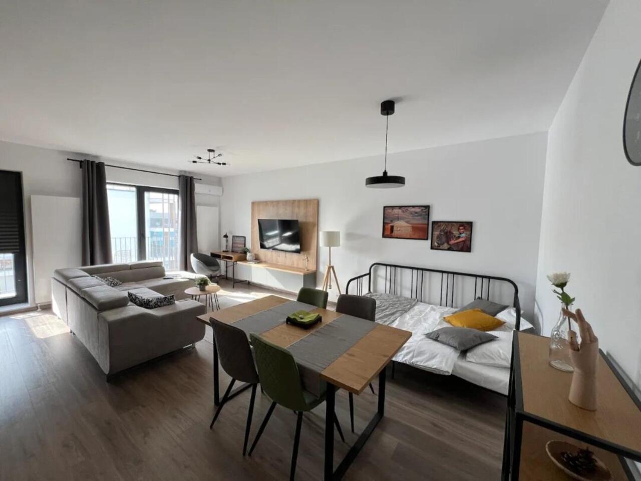 High-Rise Luxury Apartment With Free Parking Bucharest Exterior photo
