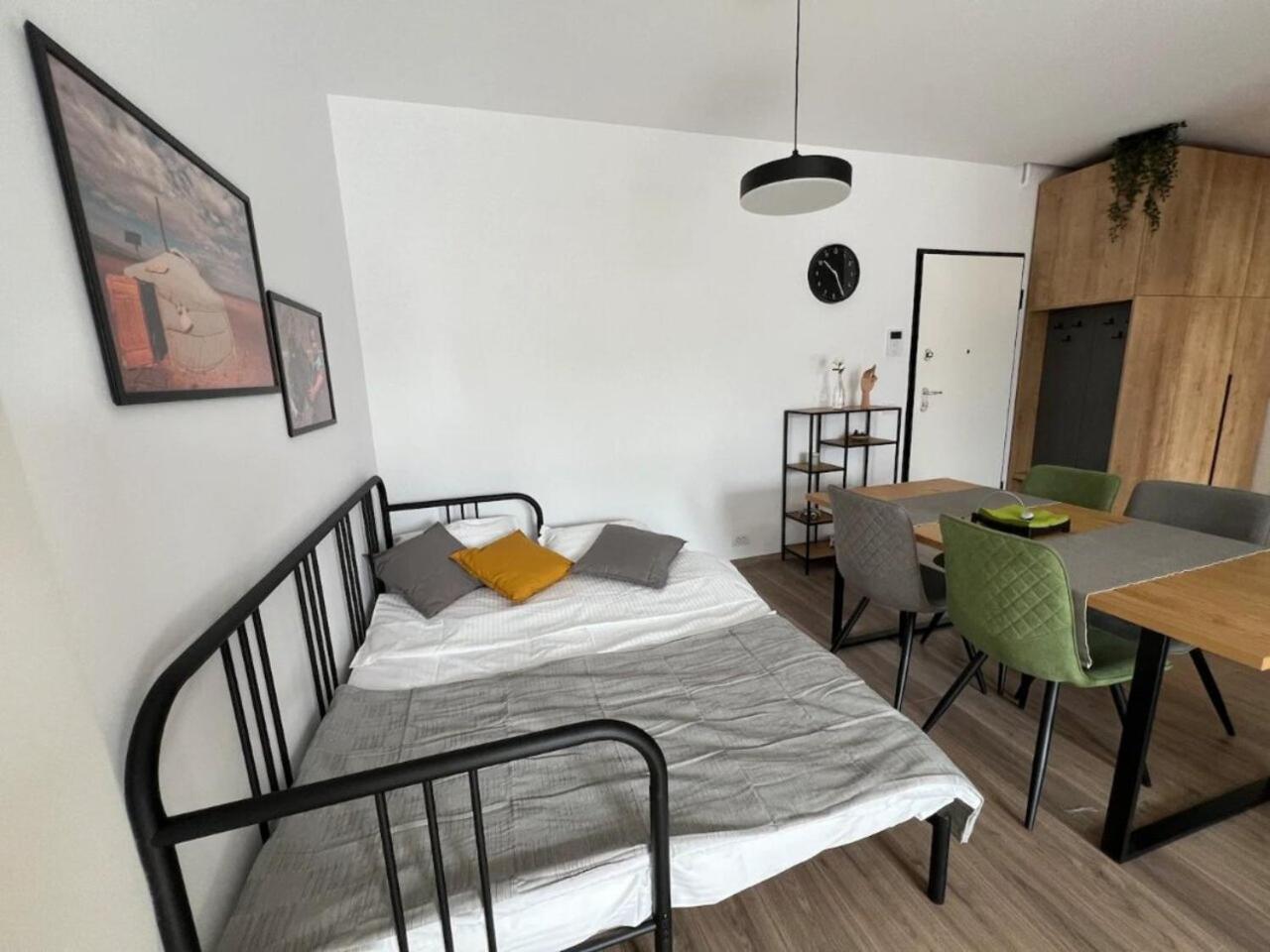 High-Rise Luxury Apartment With Free Parking Bucharest Exterior photo